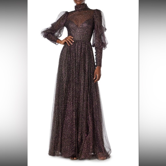 Monique Lhuillier NEW WITH TAGS Elegant Long Sleeve Glitter Tulle Gown